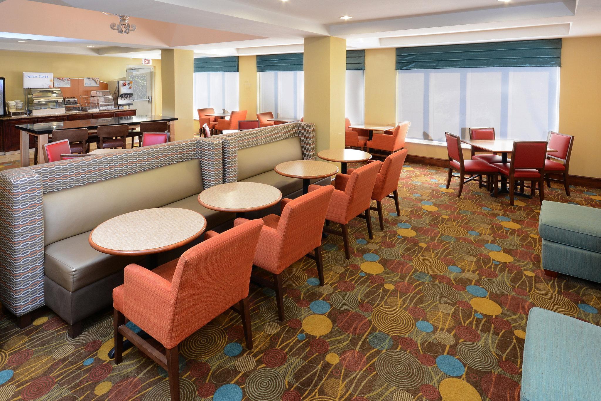 Holiday Inn Express Hotel & Suites Greensboro - Airport Area By Ihg Εξωτερικό φωτογραφία