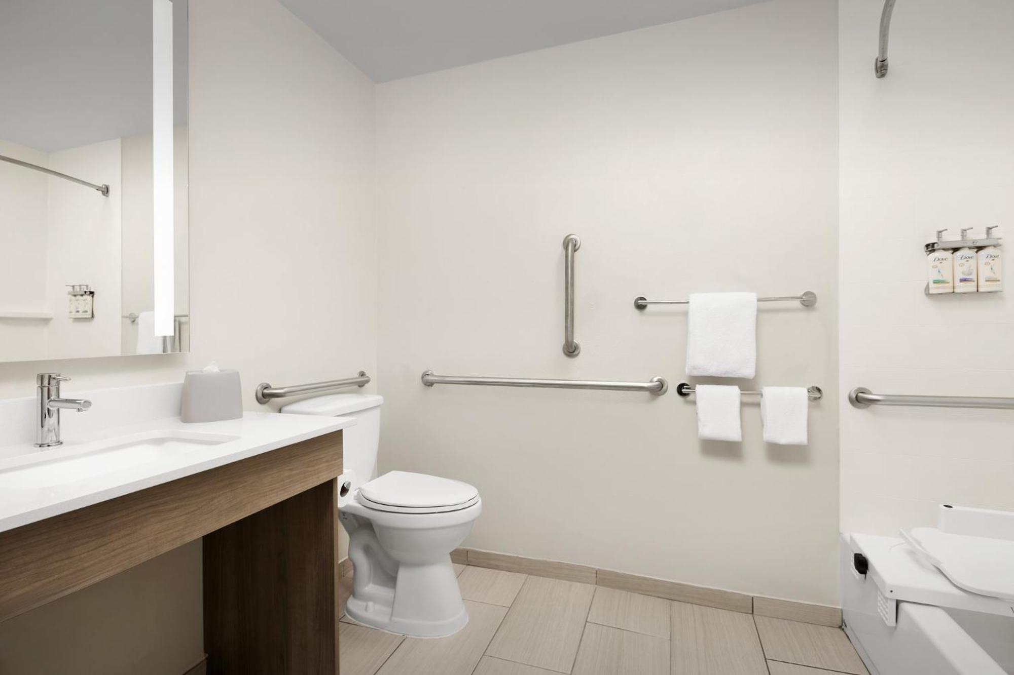 Holiday Inn Express Hotel & Suites Greensboro - Airport Area By Ihg Εξωτερικό φωτογραφία