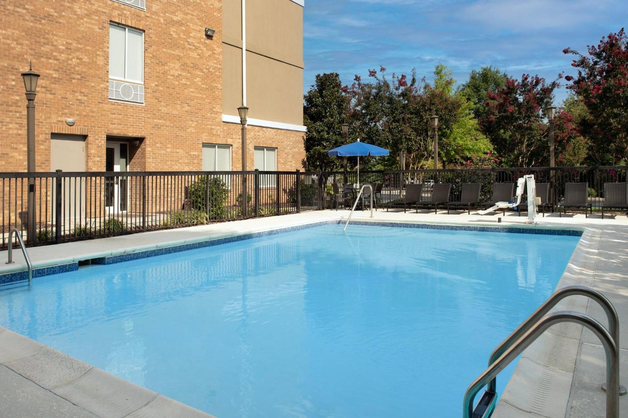 Holiday Inn Express Hotel & Suites Greensboro - Airport Area By Ihg Εξωτερικό φωτογραφία