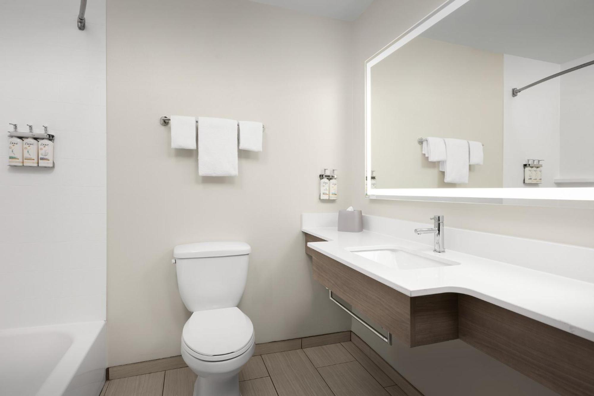 Holiday Inn Express Hotel & Suites Greensboro - Airport Area By Ihg Εξωτερικό φωτογραφία