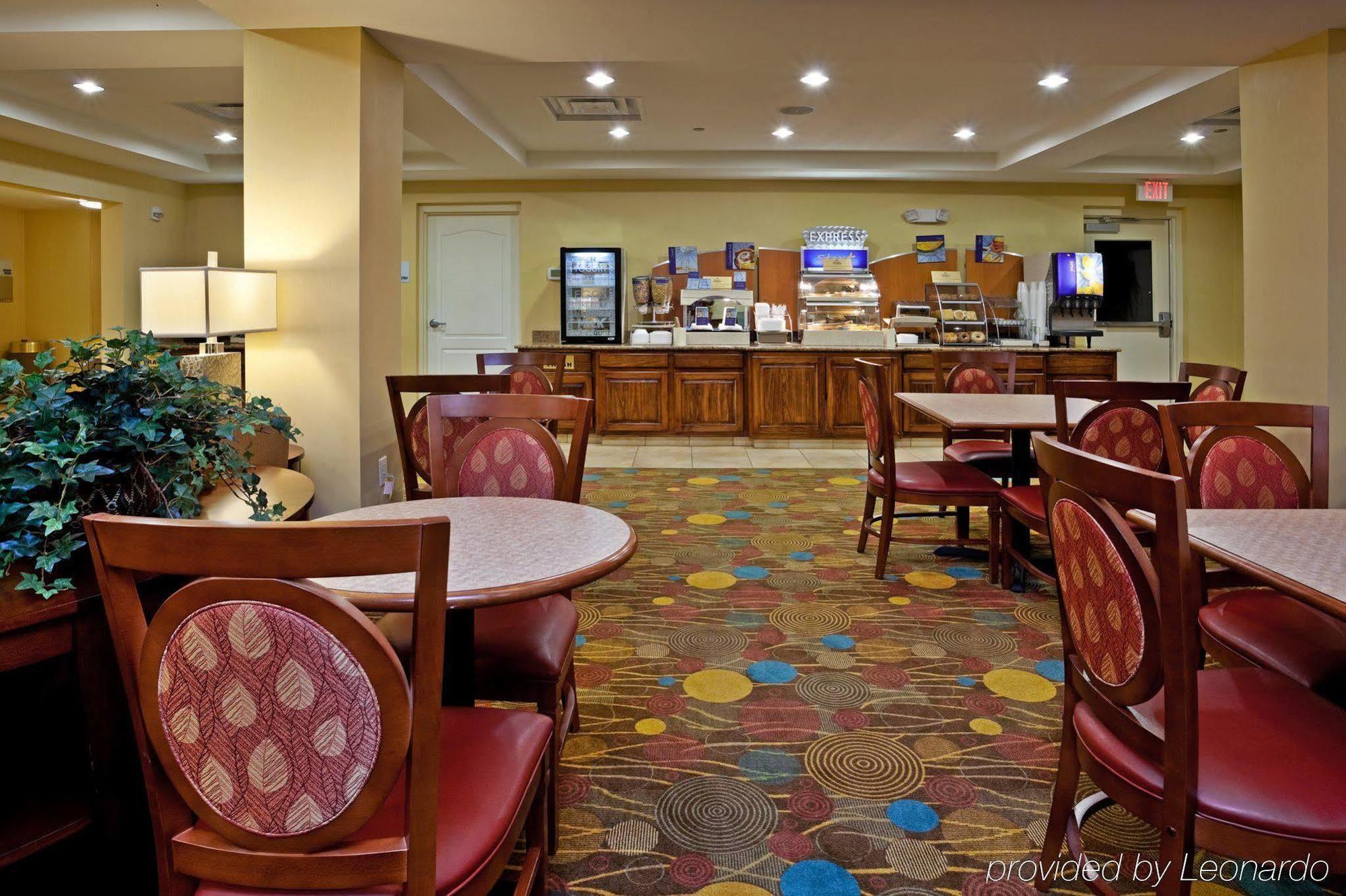 Holiday Inn Express Hotel & Suites Greensboro - Airport Area By Ihg Εξωτερικό φωτογραφία