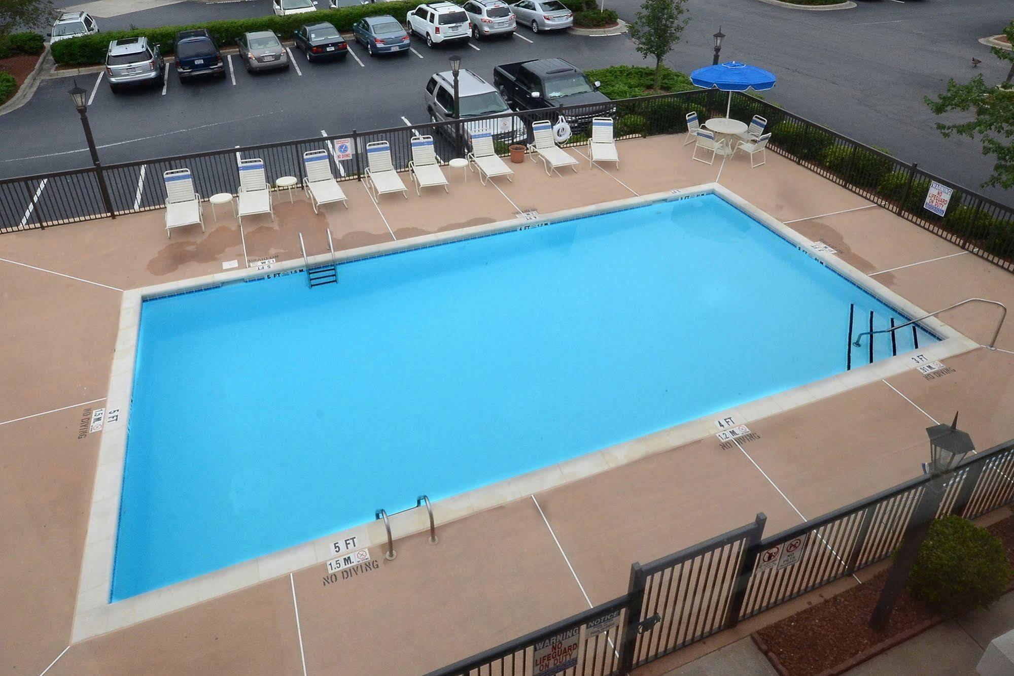 Holiday Inn Express Hotel & Suites Greensboro - Airport Area By Ihg Εξωτερικό φωτογραφία